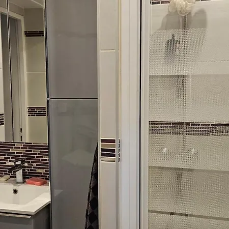 Apartment 22m2 A Ivry/seine-a 200 Metres De Paris. Proche Metro 7 *